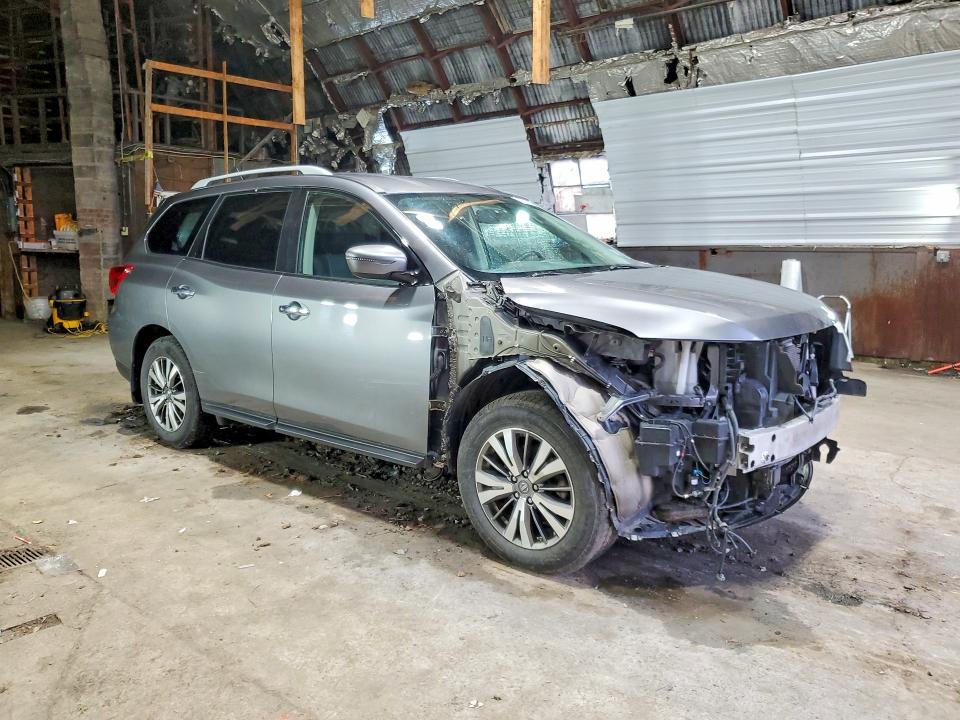 2018 Nissan Pathfinder sv