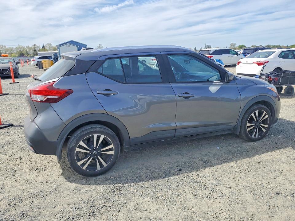 2019 Nissan Kicks sv