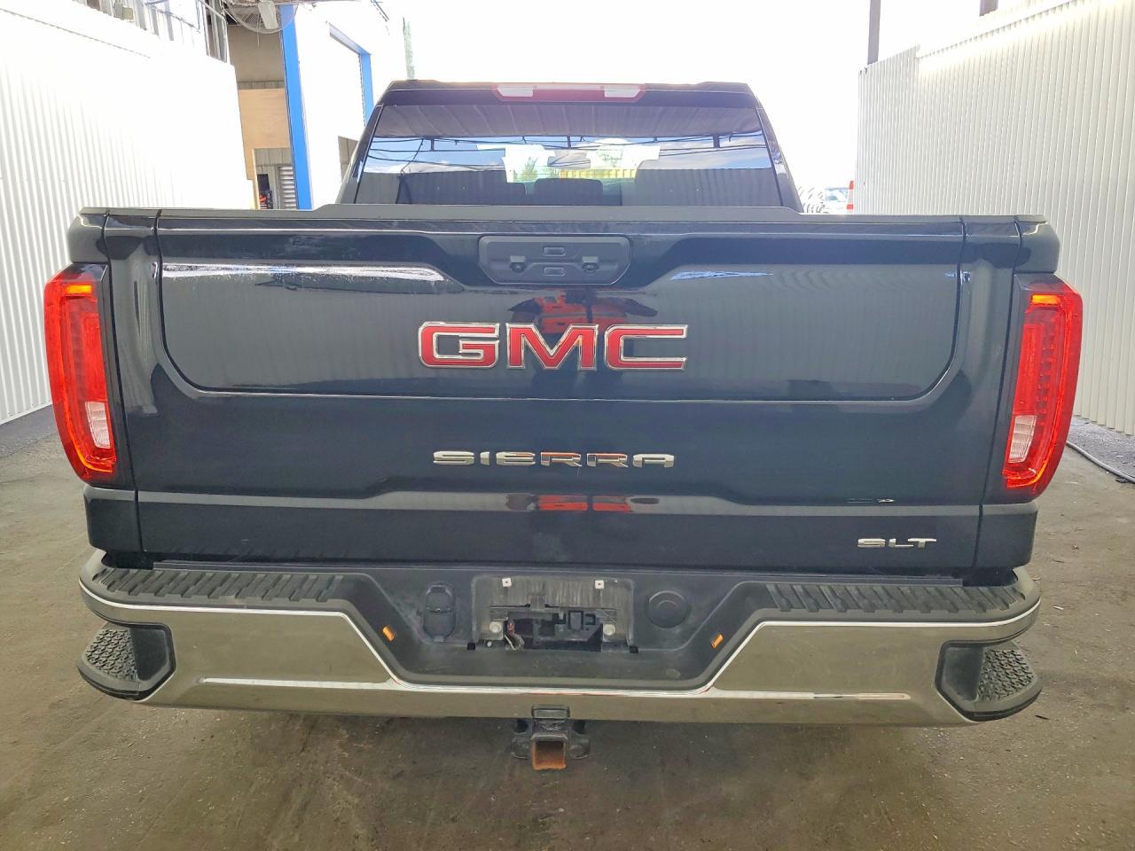 2025 GMC Sierra K1500 SLT