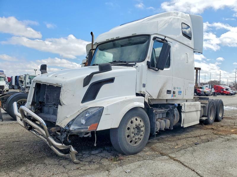 2011 Volv O VNL Semi Truck