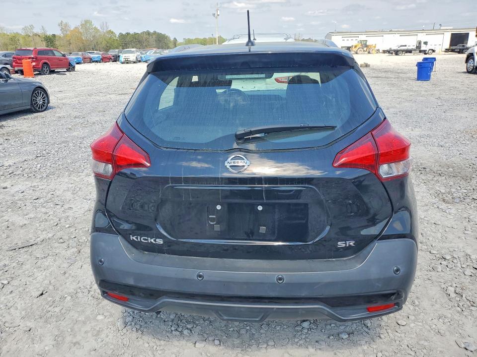 2020 Nissan Kicks sr