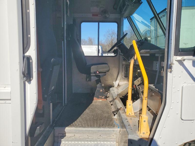 2003 Freightliner Mt45 Chassis Delivery van