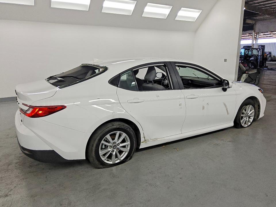 2025 Toyota Camry le