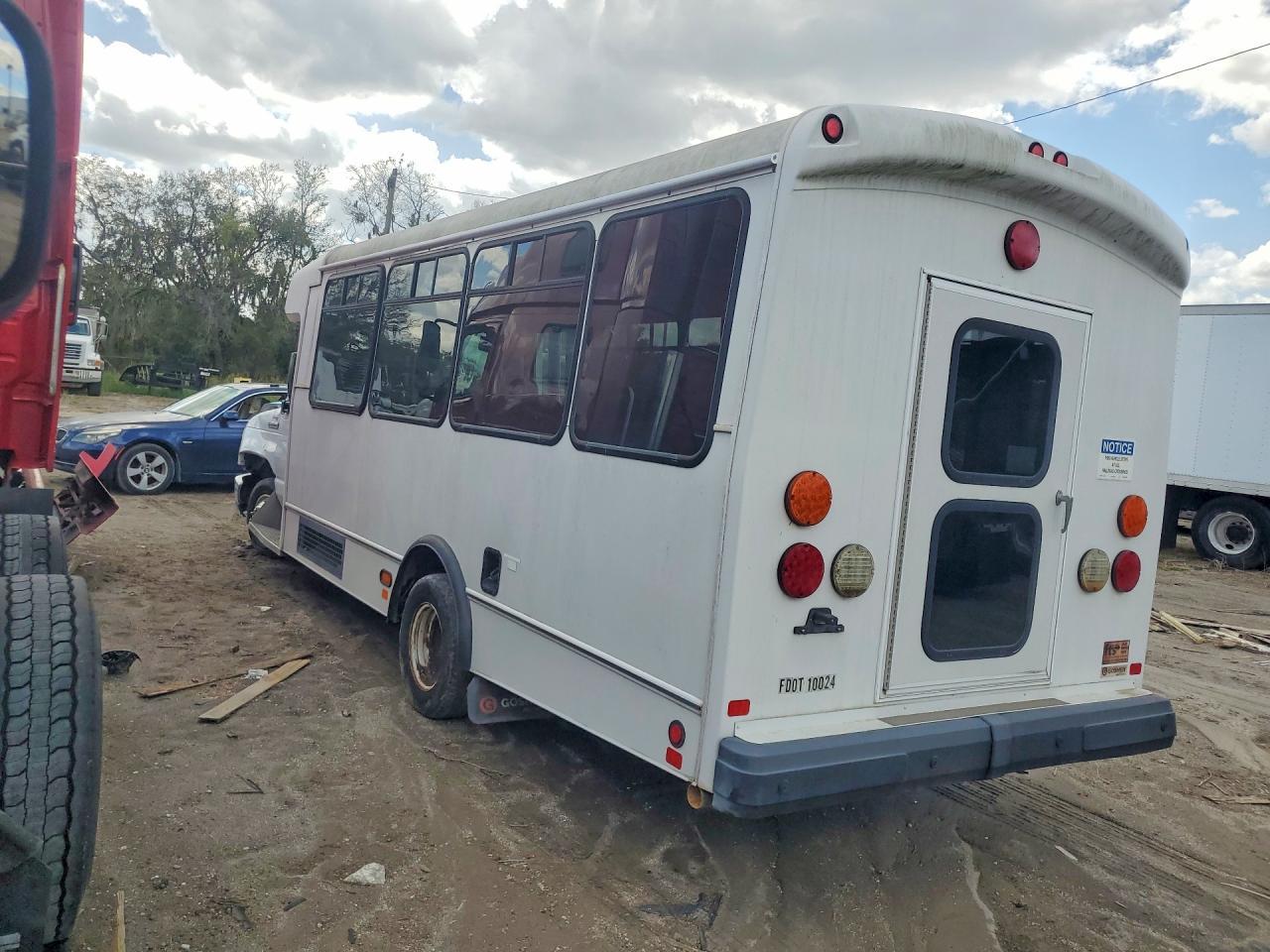 2019 Ford Econoline E450 Super Duty Cutaway Van