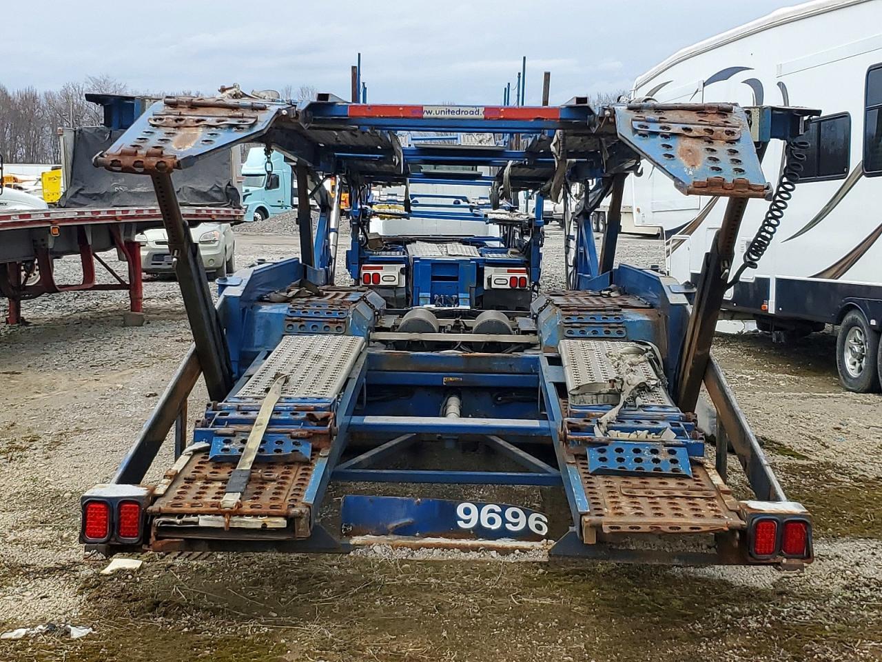 2013 Peterbilt 365 Car Hauler Truck