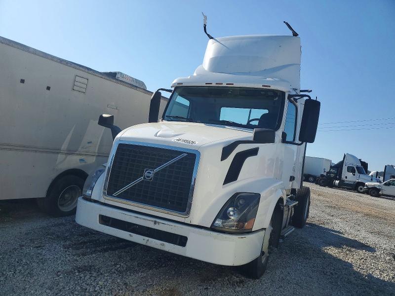 2015 Volvo VNL Semi Truck
