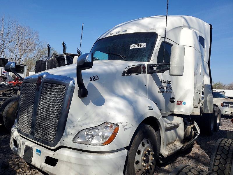 2020 Kenworth T680 Semi Truck