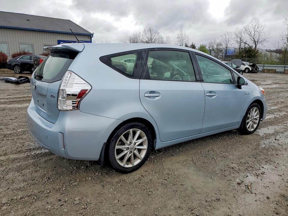 2014 Toyota Prius v Five