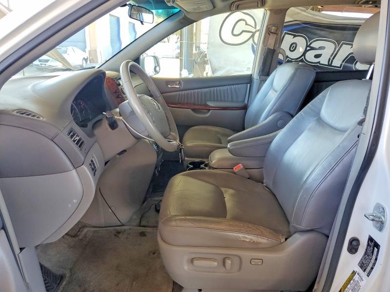 2005 Toyota Sienna xle 7 Passenger