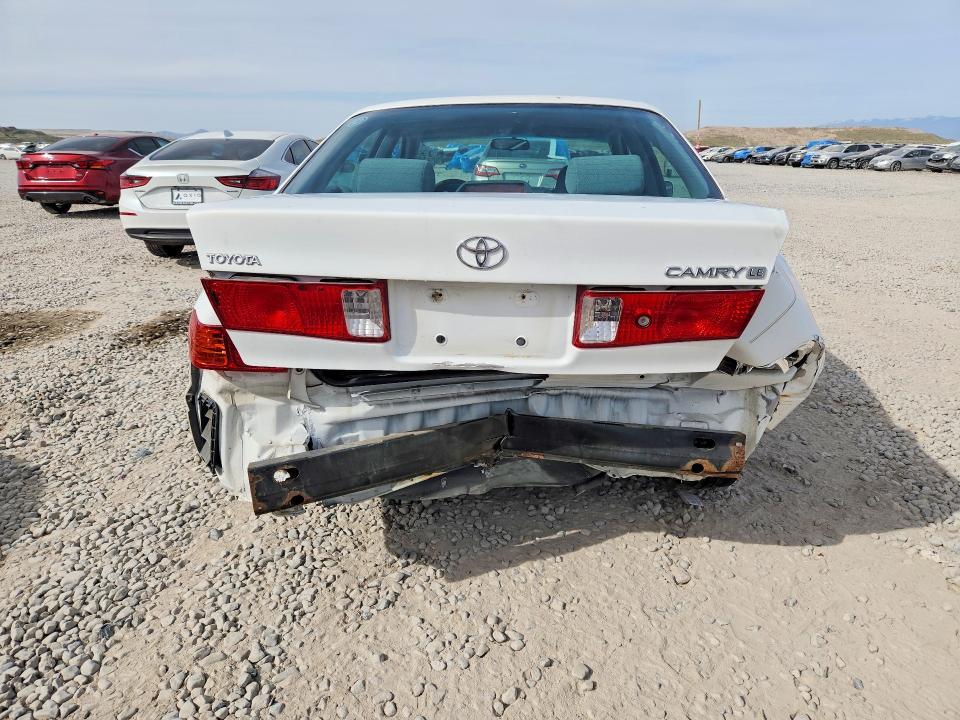 2000 Toyota Camry le