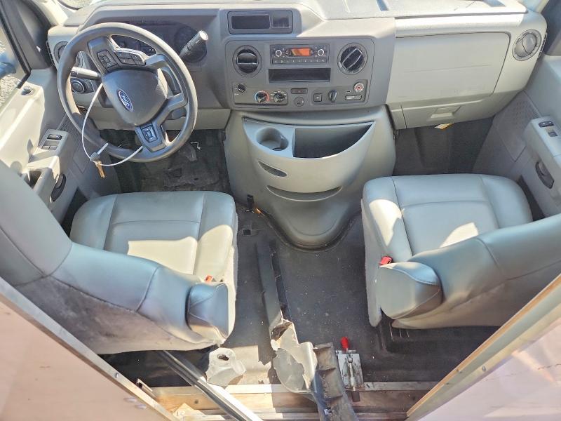 2022 Ford Econoline E350 Super Duty Cutaway Van