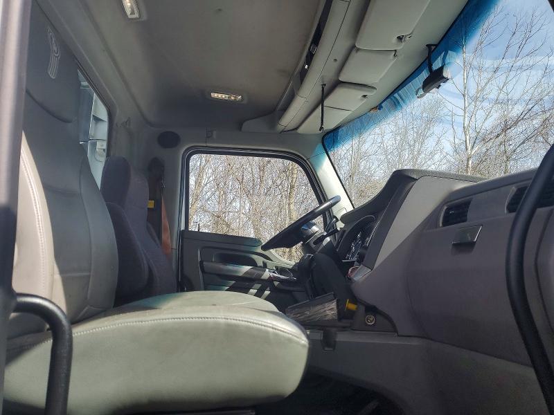 2016 Kenworth T680 Semi Truck