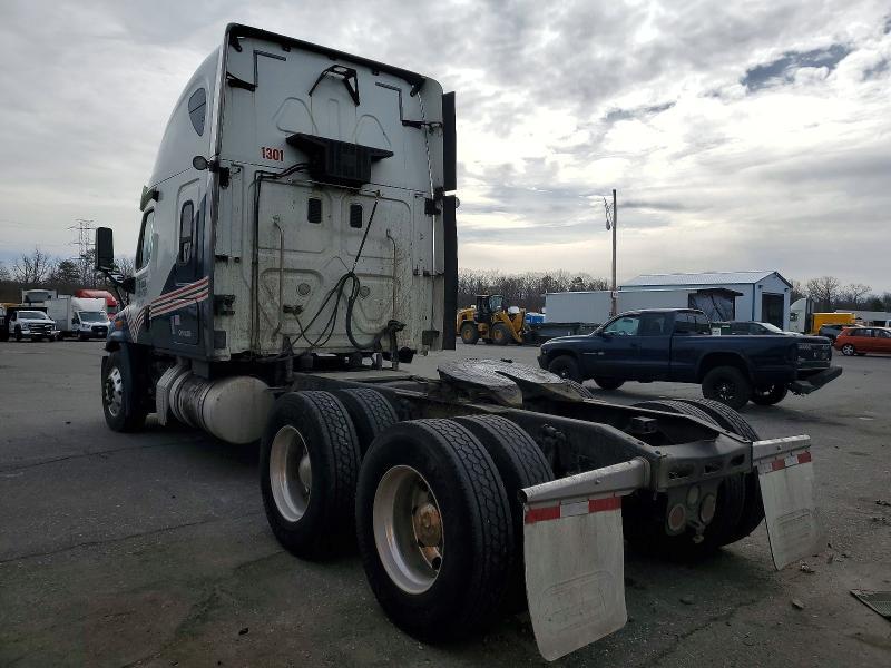 2013 Freigliner 2013 Freightliner Cascadia Semi Truck