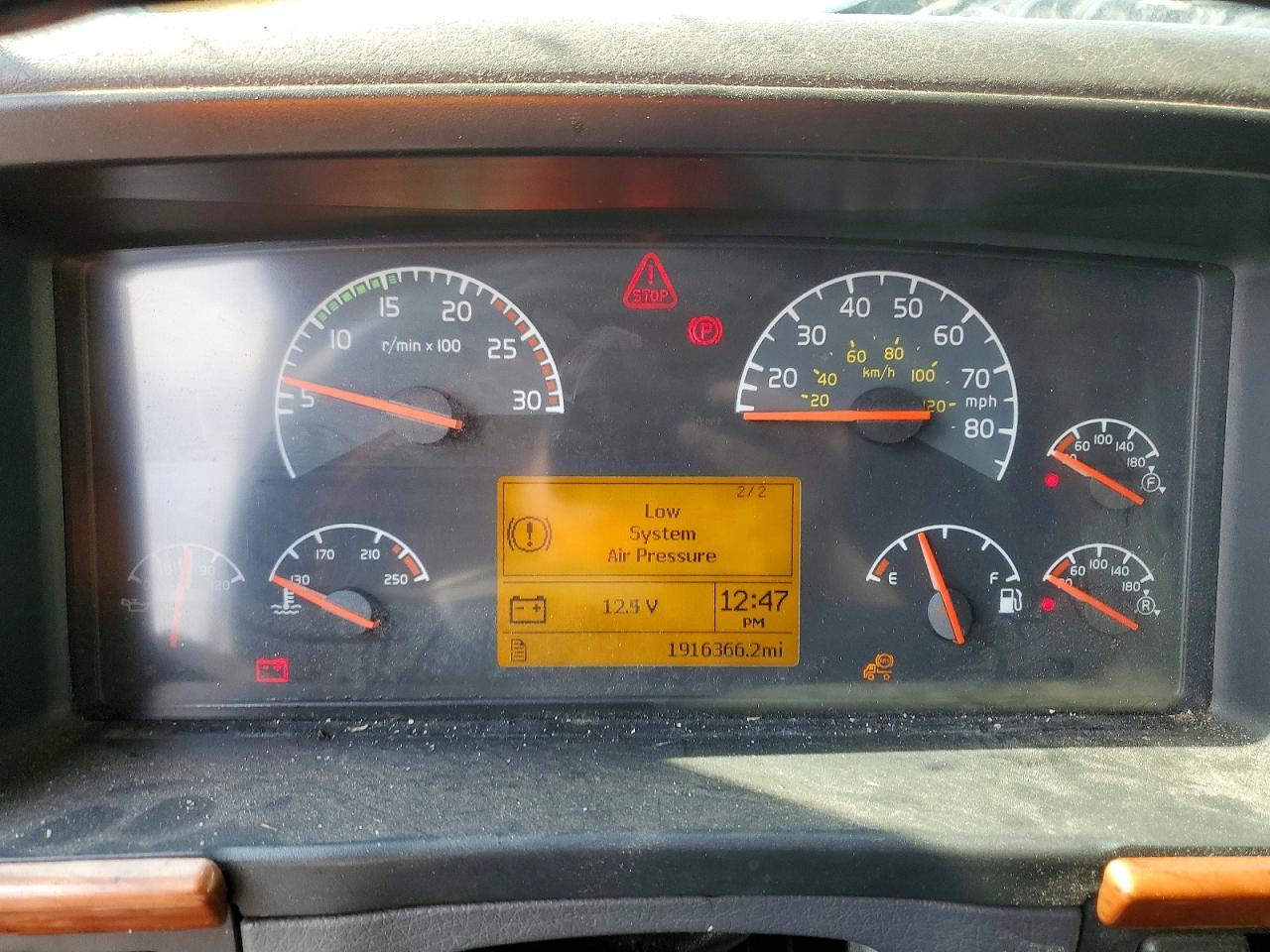 2007 Volvo VNL Semi Truck