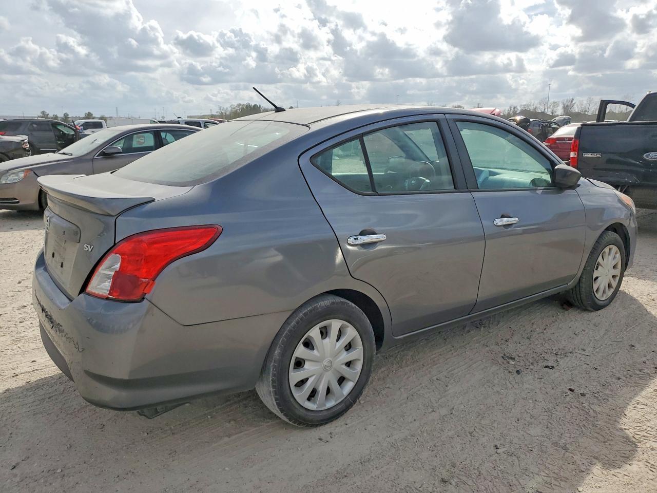 2017 Nissan Versa 1.6 sv