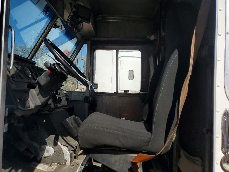 1999 Freightliner MT45 Chassis Delivery Truck