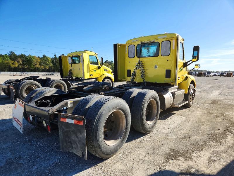 2017 Peterbilt 579 Semi Truck