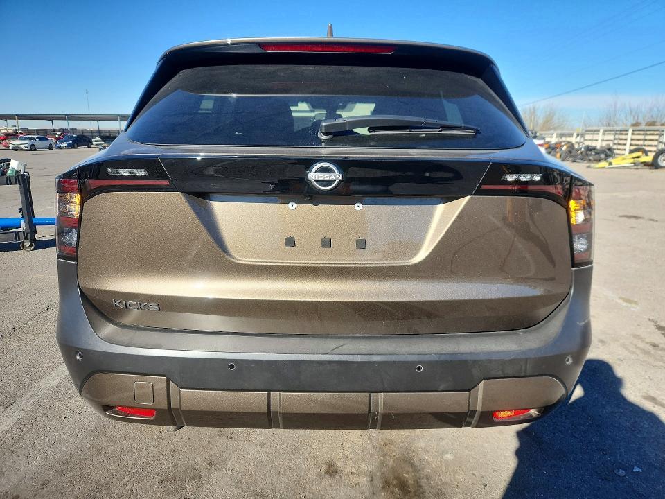 2025 Nissan Kicks sv