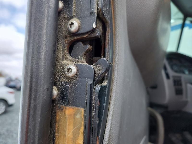 2016 Peterbilt 382 Semi Truck