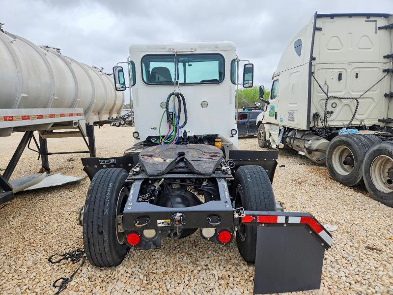 2017 Peterbilt 348 Semi Truck