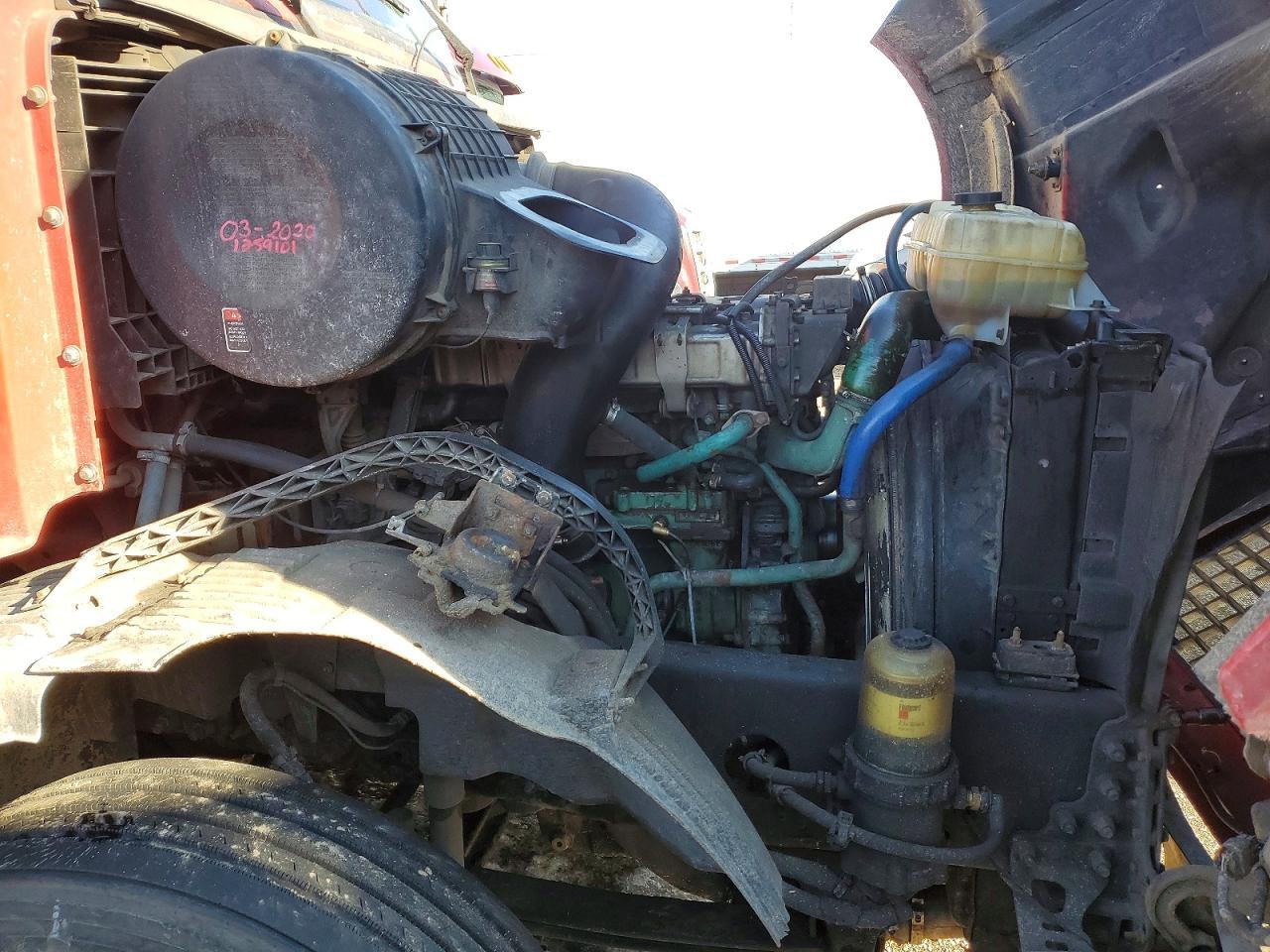 2005 Volvo VNL Semi Truck