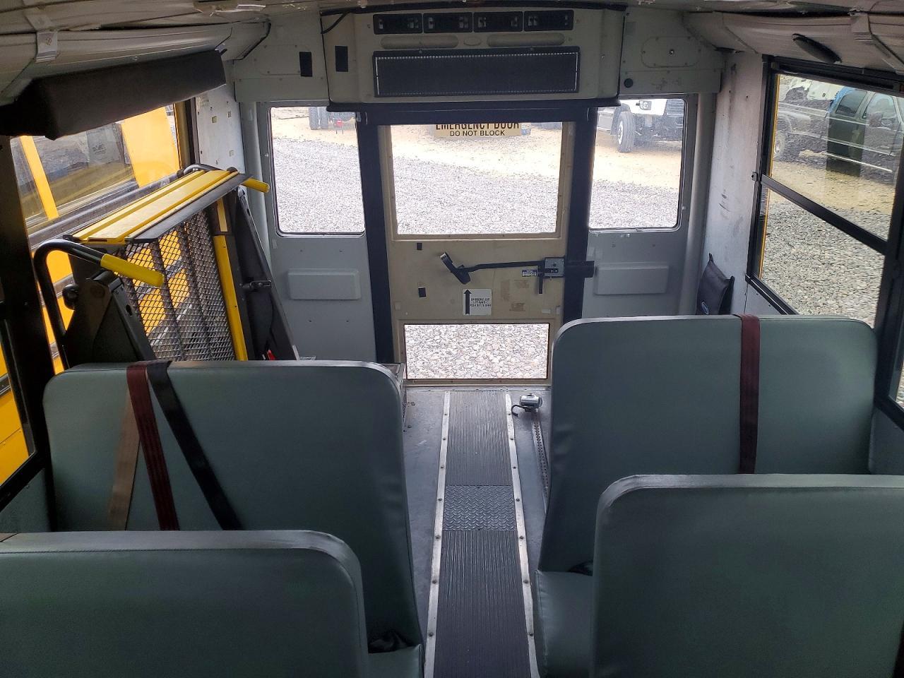 2012 Freigliner 2012 Thomas SAF-T-LINER C2-School Bus