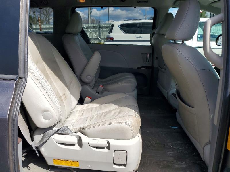 2013 Toyota Sienna xle 7-passenger