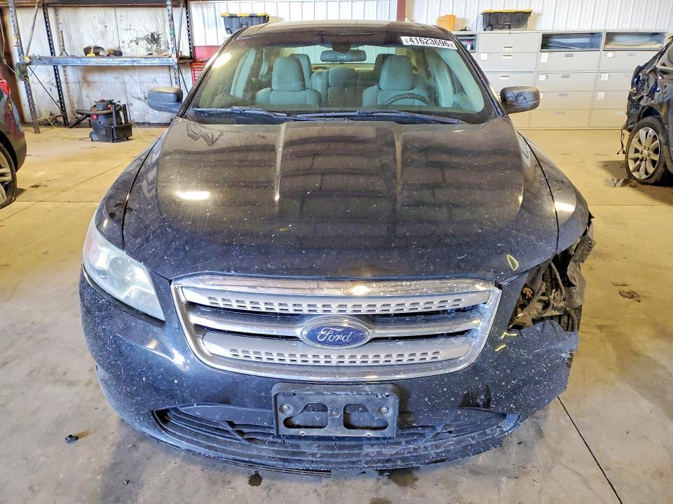2010 Ford Taurus se