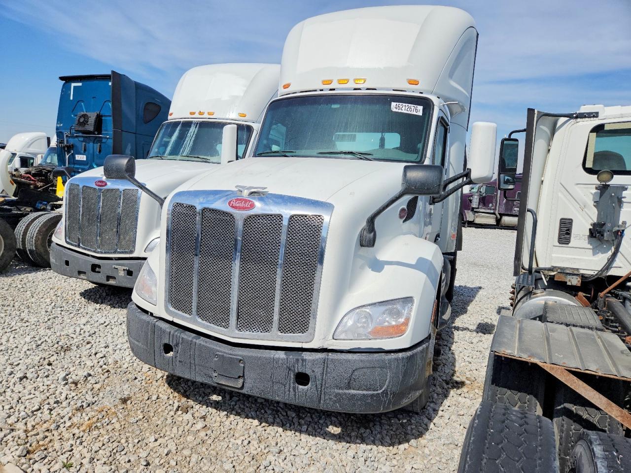 2017 Peterbilt 579 Semi Truck