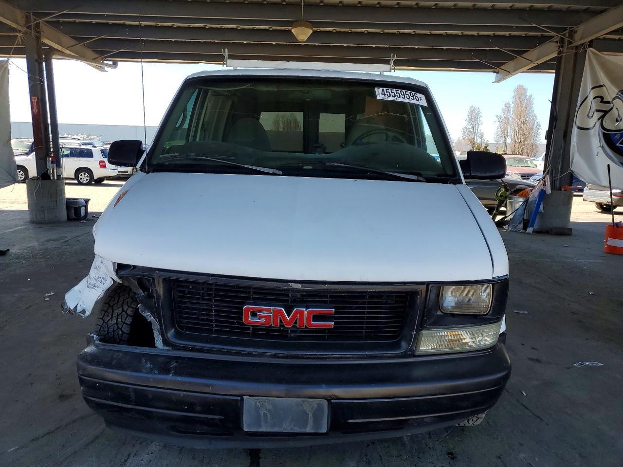 1999 GMC Safari XT