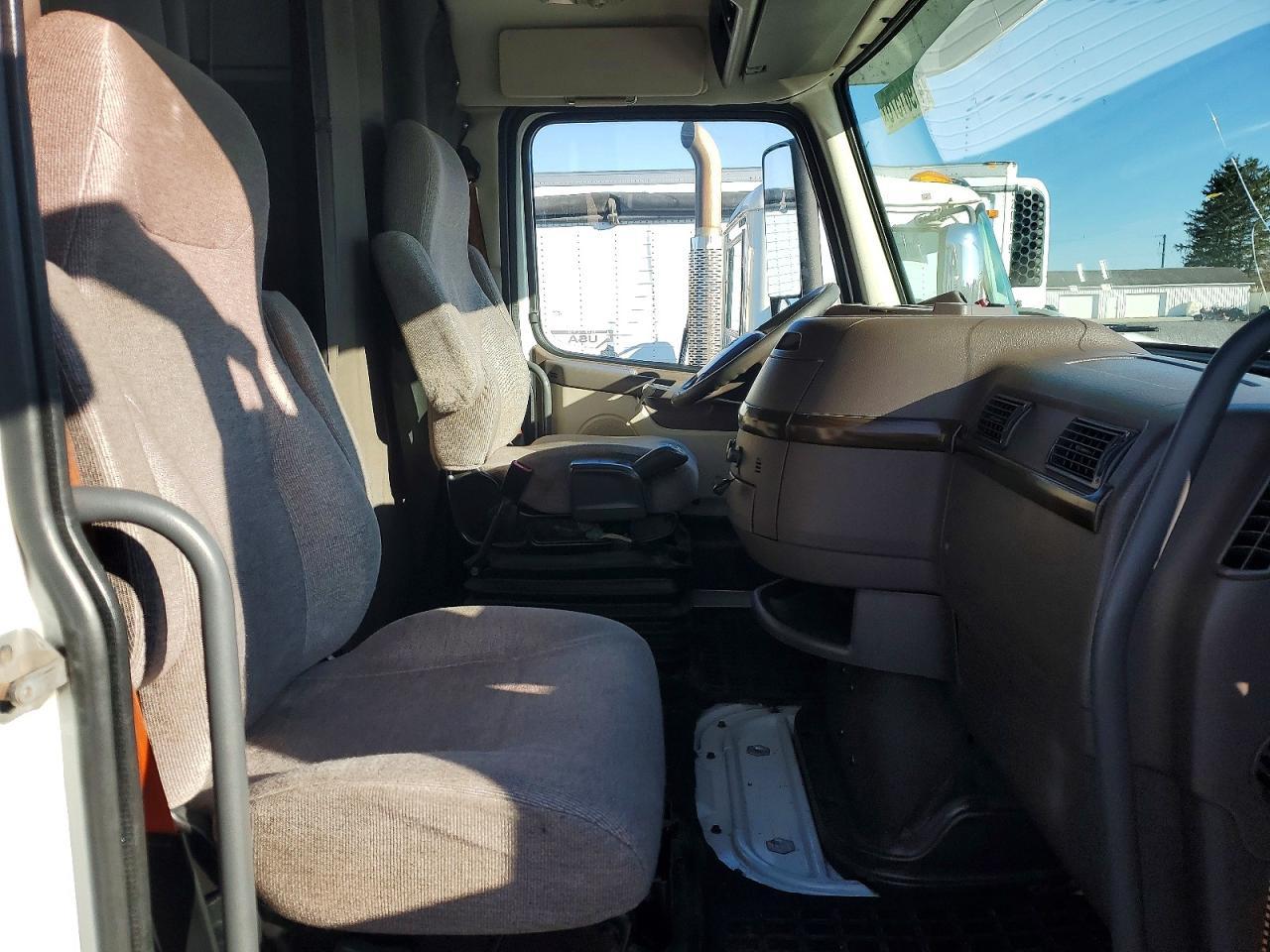 2016 Volvo VNL Semi Truck