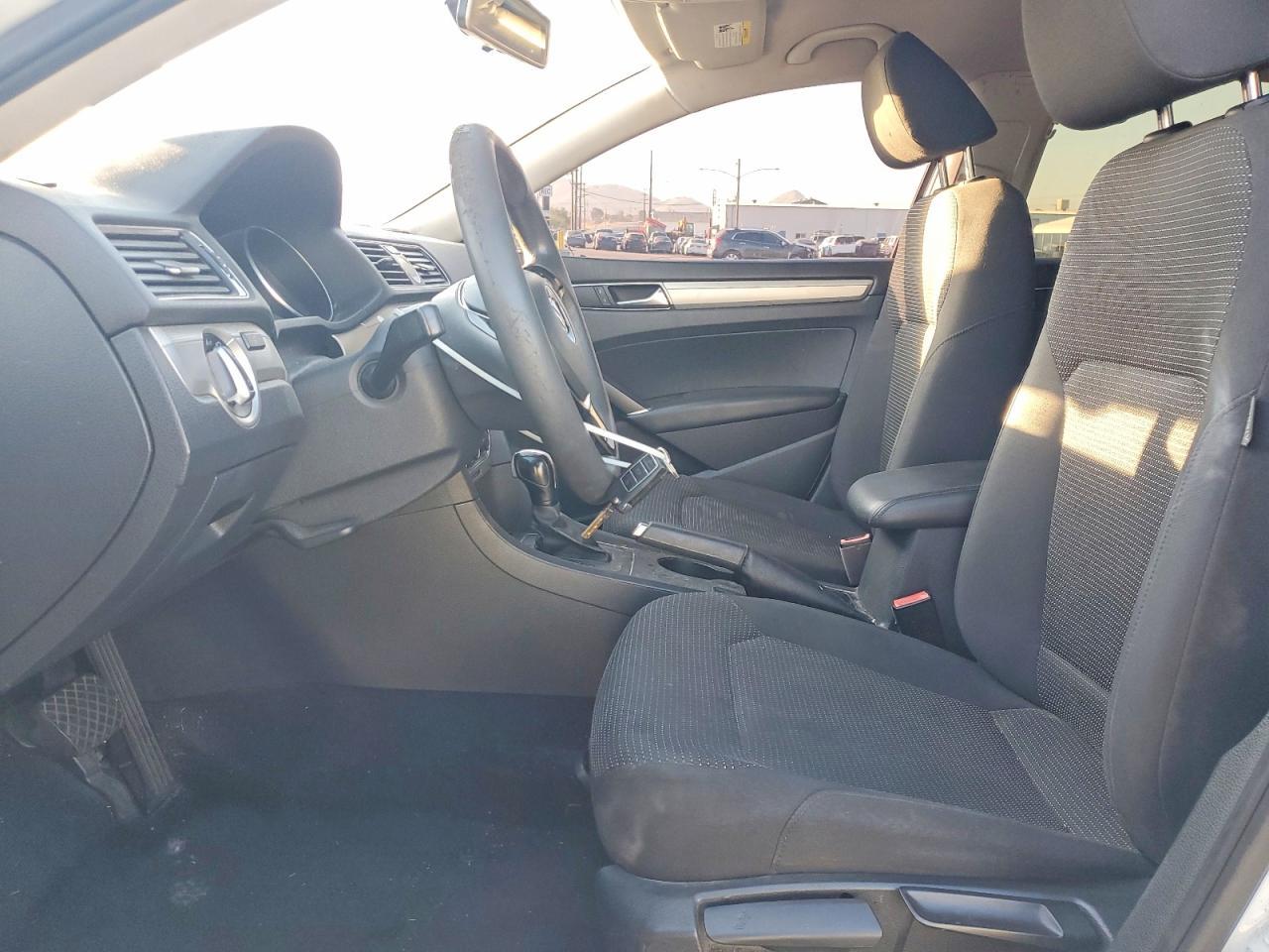 2016 Volkswagen Passat s