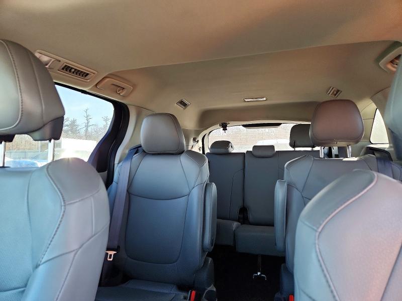 2021 Toyota Sienna xle 7-passenger