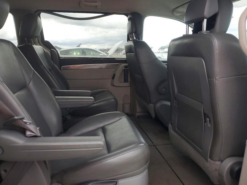 2010 Volkswagen Routan se