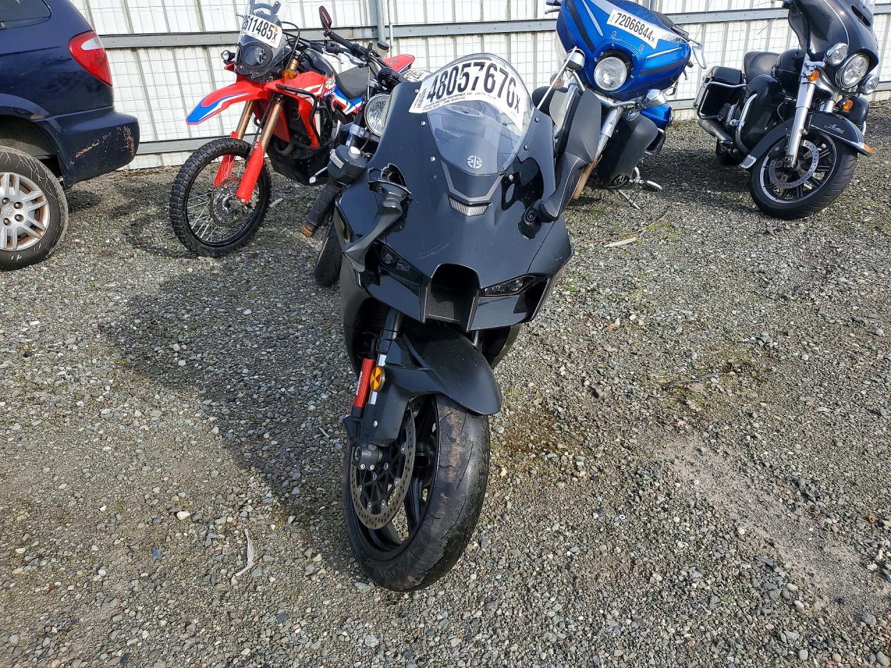2025 Kawasaki ZX1002 M