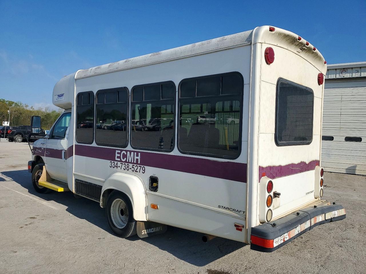 2014 Ford Econoline E350 Super Duty Cutaway Van