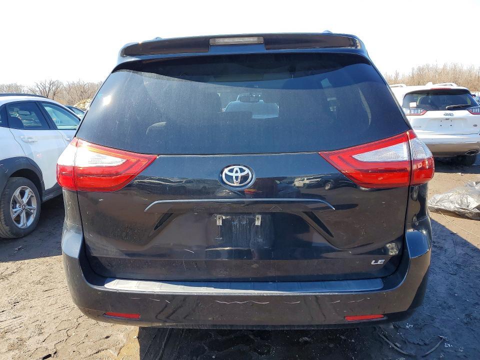 2017 Toyota Sienna le 8-passenger