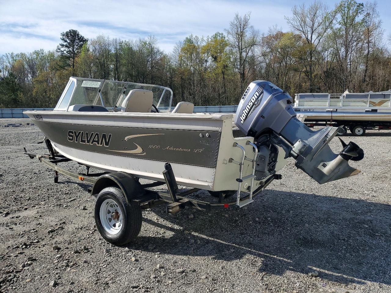 1999 Smoker Craft Boat