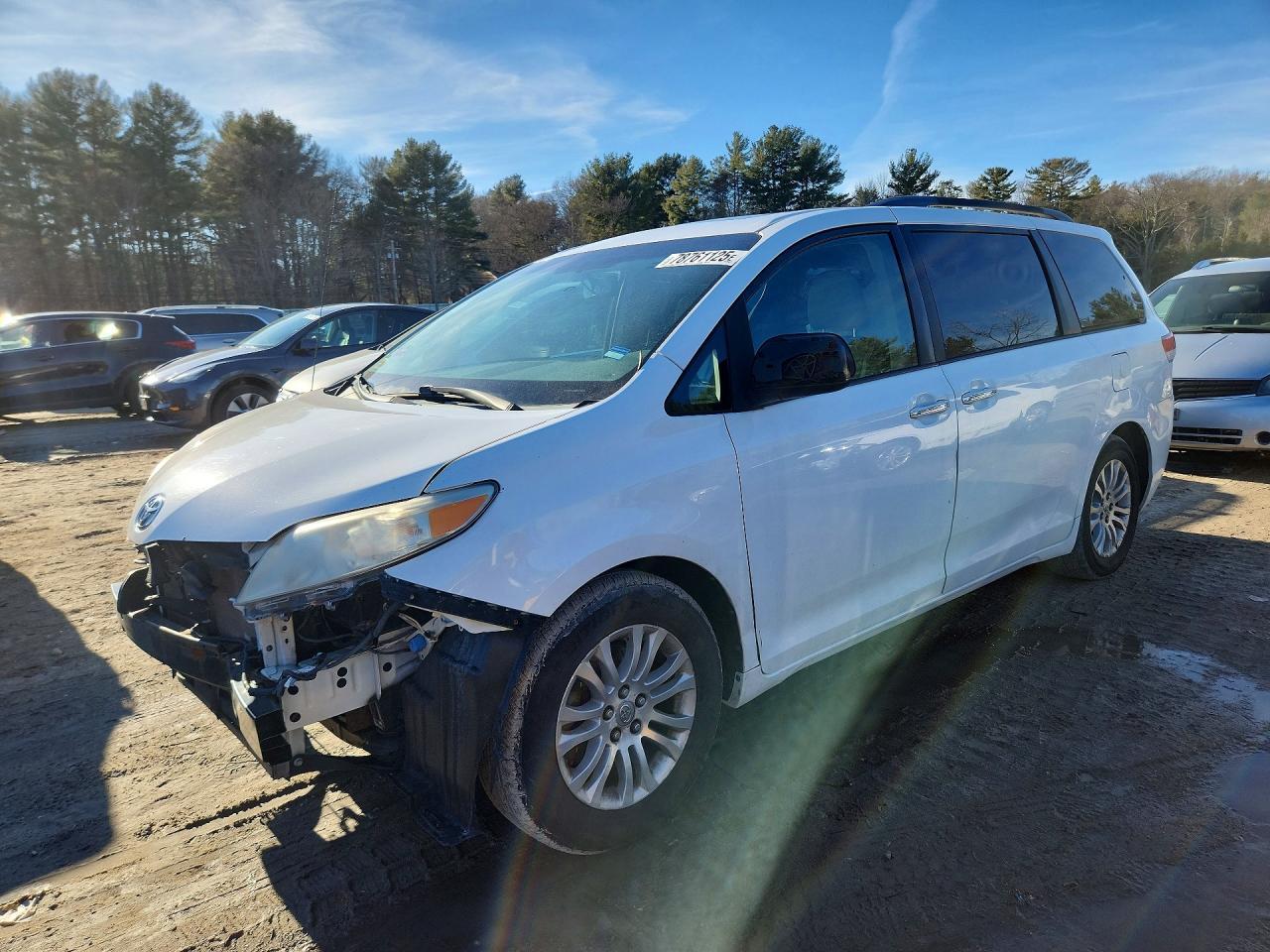 2012 Toyota Sienna xle 8-passenger
