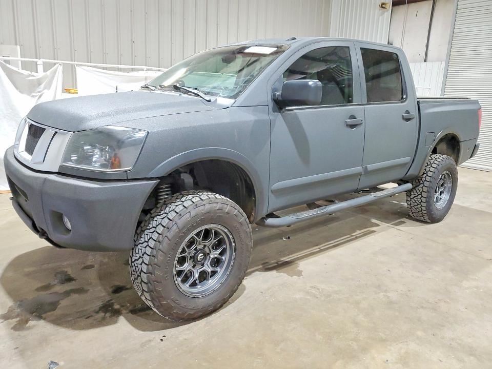 2013 Nissan Titan SV