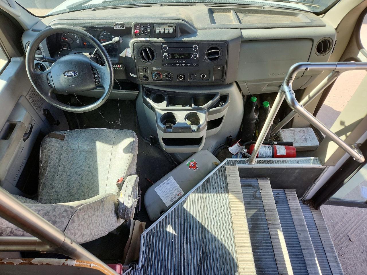 2010 Ford E350 Shuttle Bus