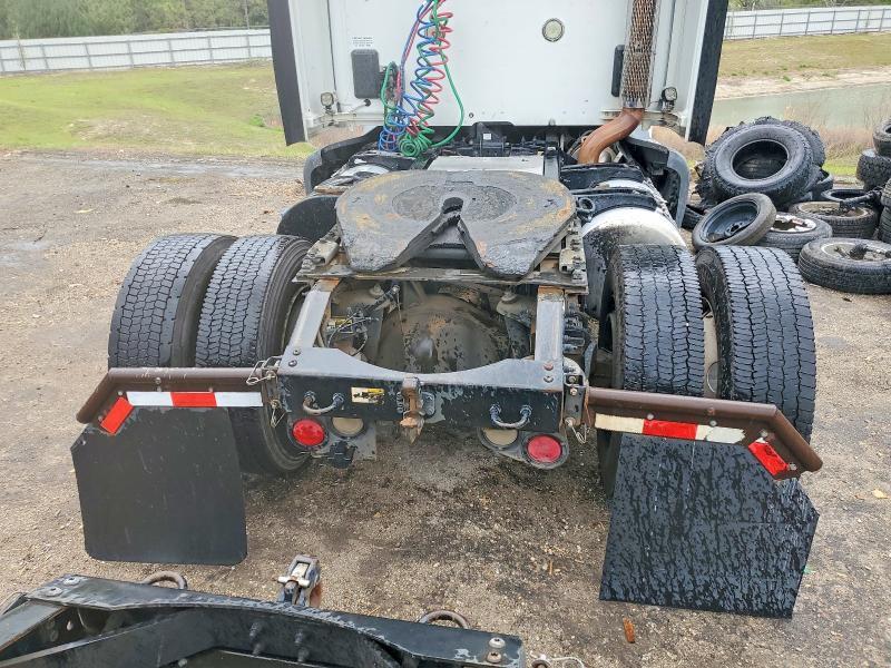 2016 Peterbilt 579 Semi Truck