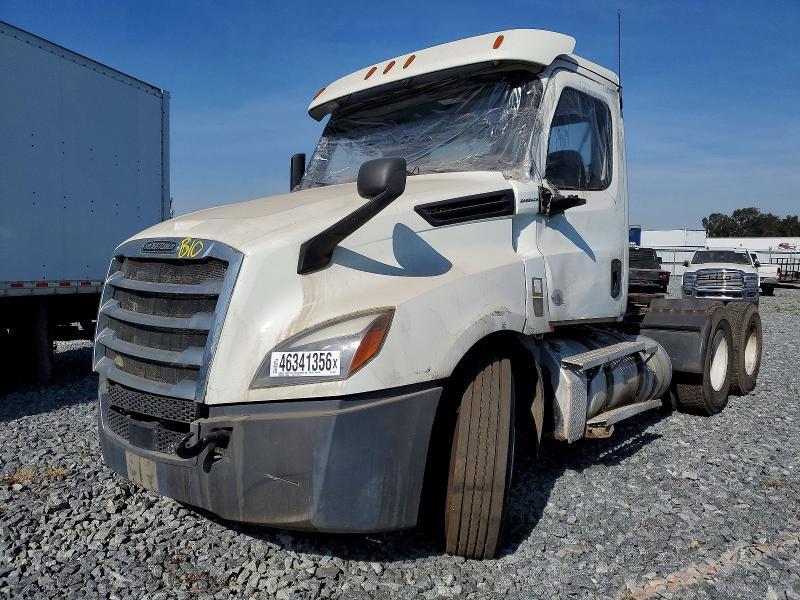 2020 Freightliner Cascadia 126 Semi Truck