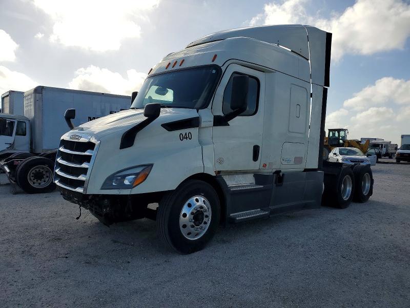 2019 Freigliner 2019 Freightliner Cascadia 116 Semi Truck