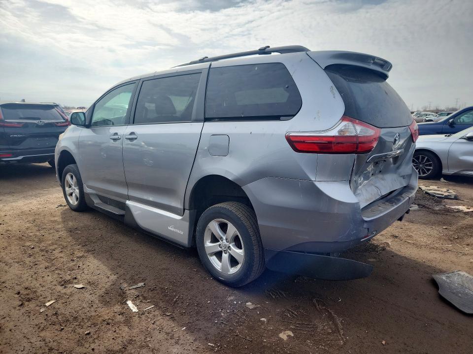 2015 Toyota Sienna le 8-passenger