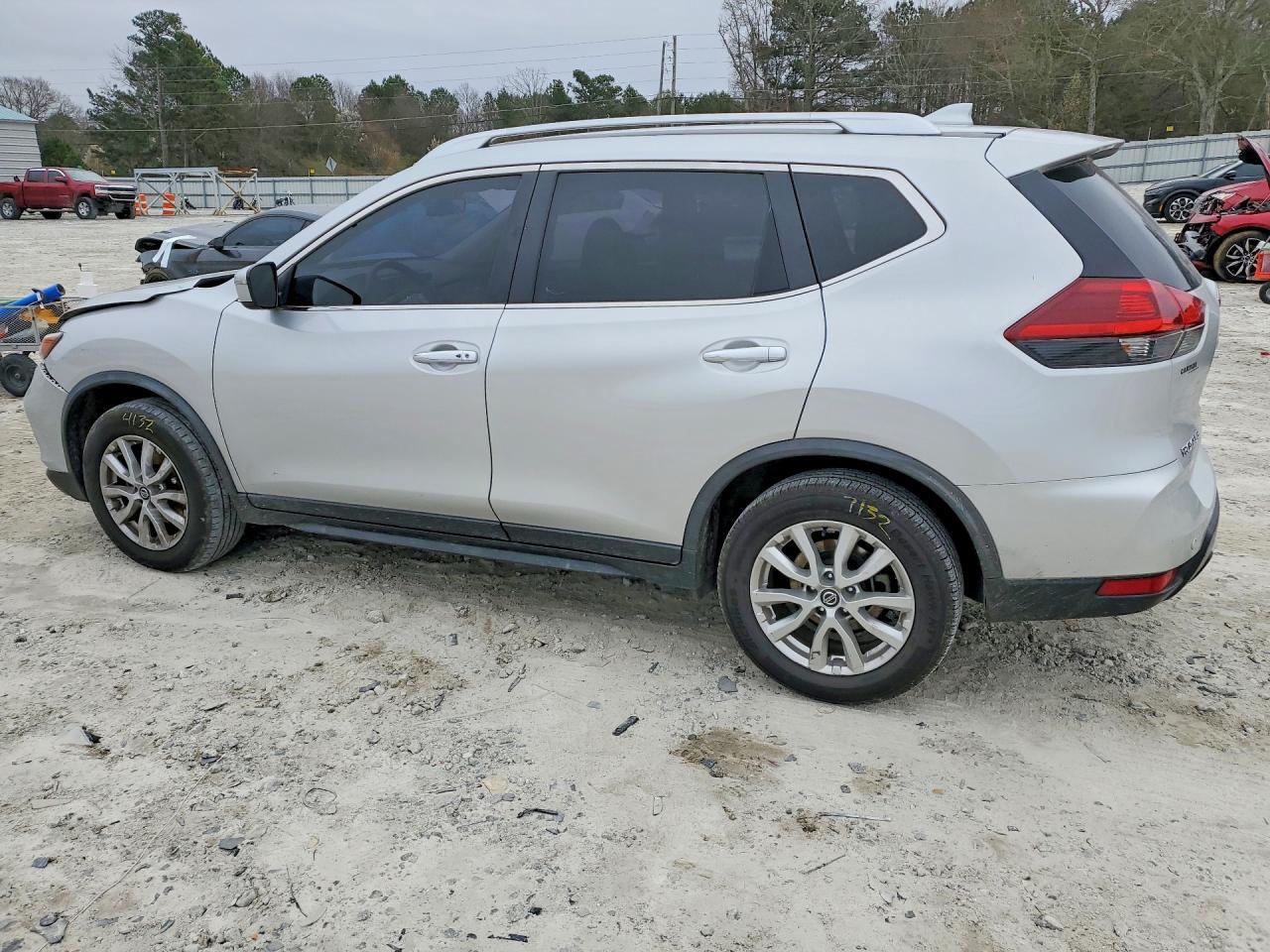 2020 Nissan Rogue sv