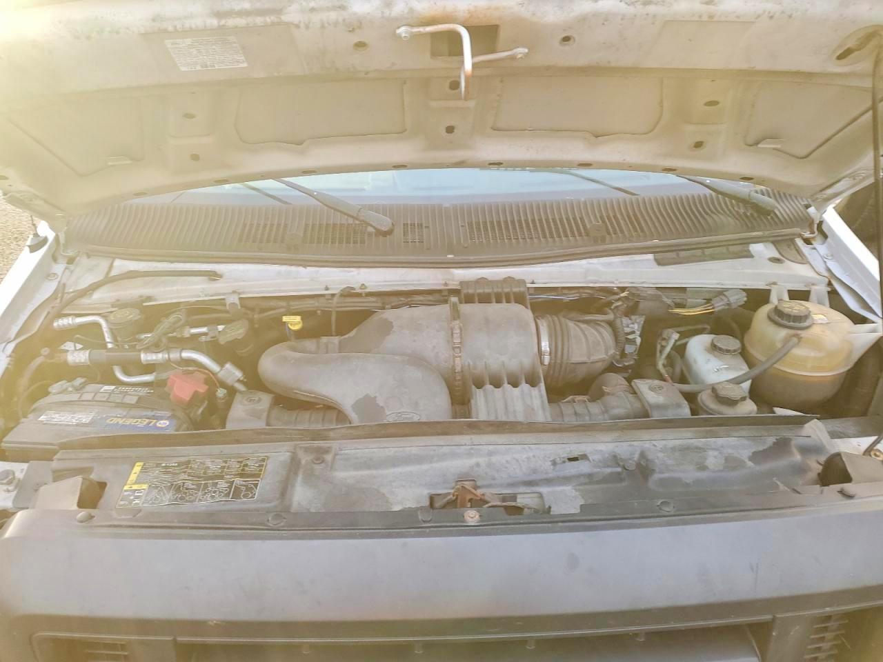 2012 Ford Econoline E450 Super Duty Cutaway Van