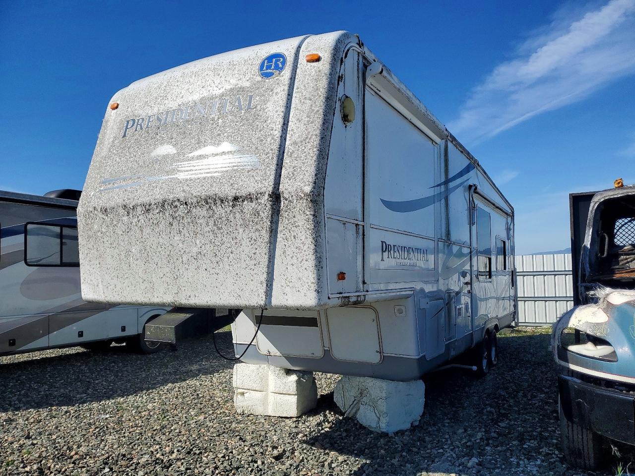 2006 Holiday Presidential Camper