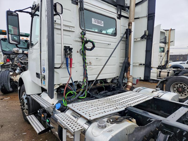 2020 Volv O VNR Semi Truck