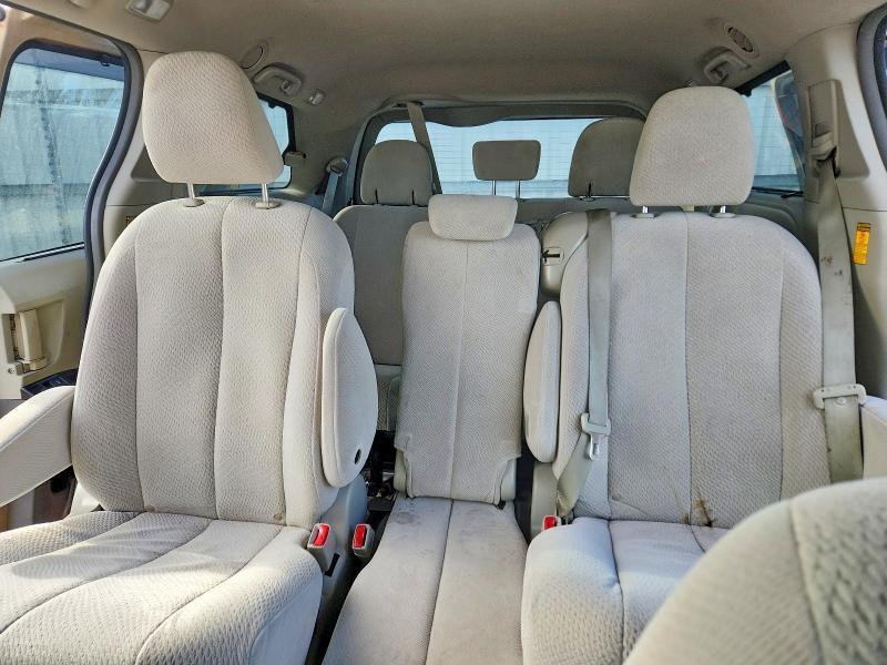 2014 Toyota Sienna le 8-passenger